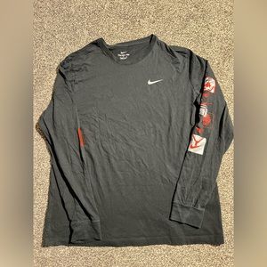 Nike Men s Basketball Shirt Long Sleeve Crew Neck Active Graphic T-Shirt XL